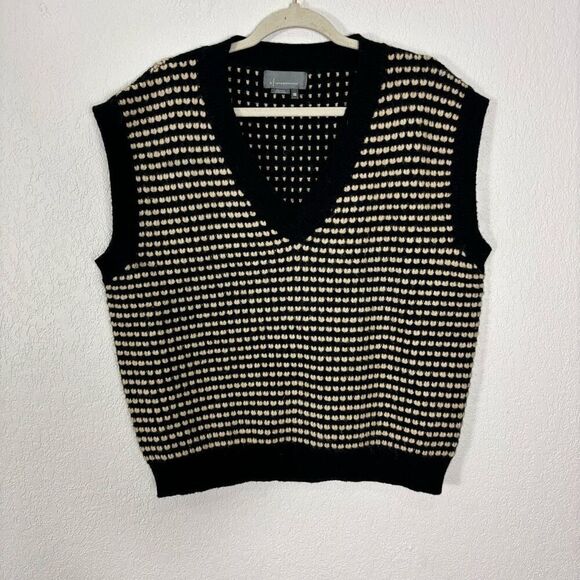 Anthropologie Sweaters - Anthropologie Black with Cream Textured Print V Neck One Size Pullover Sweater V